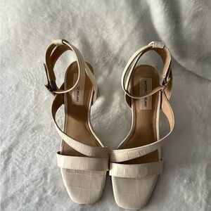 Antonio Melani Block Heel Cream Color Crocodile Embossed Texture Strap Sandals 7